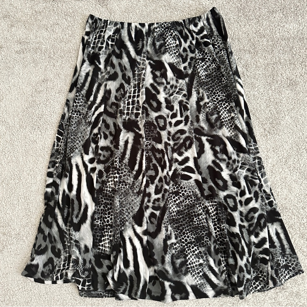 👉 JM Collection Animal Print Flared Skirt – Size L, 30” Long, Elastic Waist